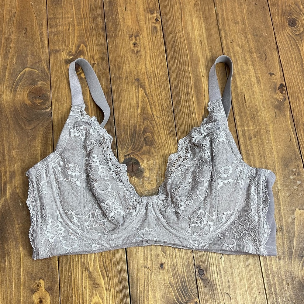 Triumph amourette underwire bra size C75 unlined beige lace